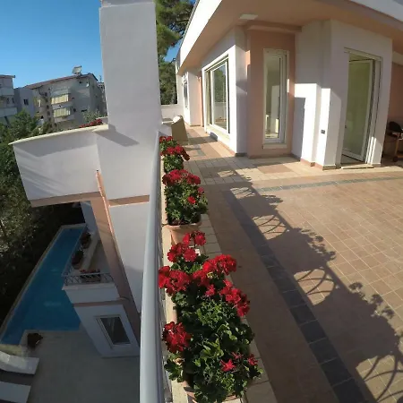 Lidson Golem (Tirana)