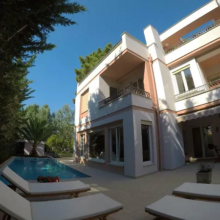 Lidson Villa *