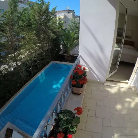 Lidson Willa Golem (Tirana)